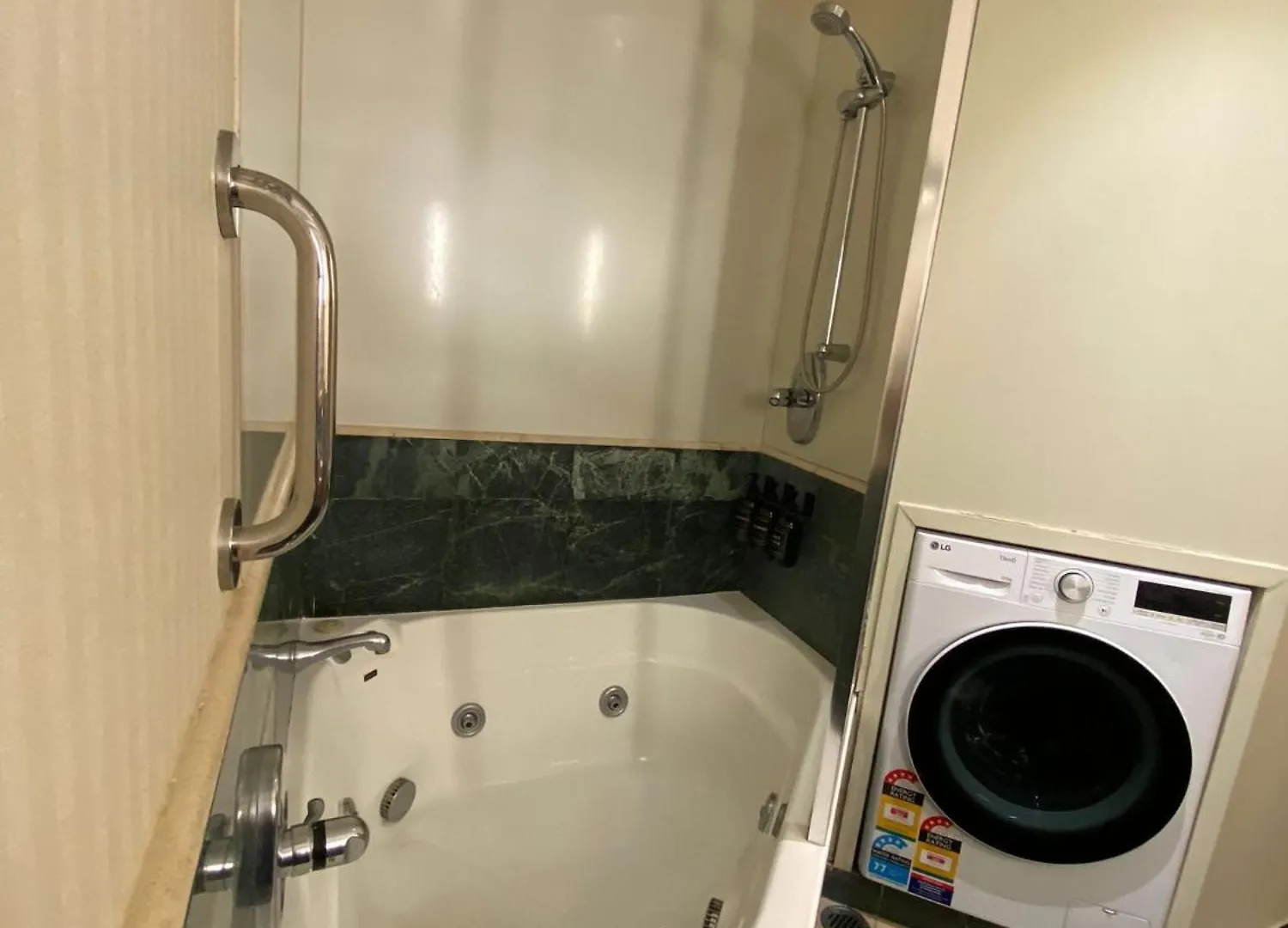 Ocean View Studio Apartment Surfers Paradise - Free Parking Gold Coast Hotel