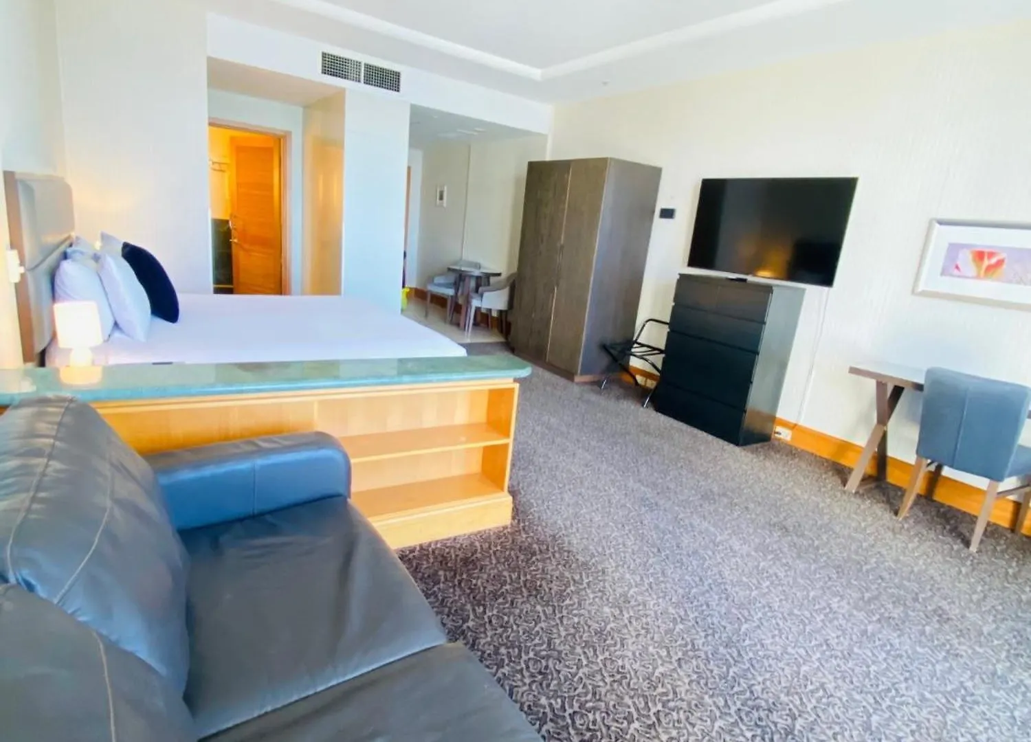 Ocean View Studio Apartment Surfers Paradise - Free Parking Gold Coast